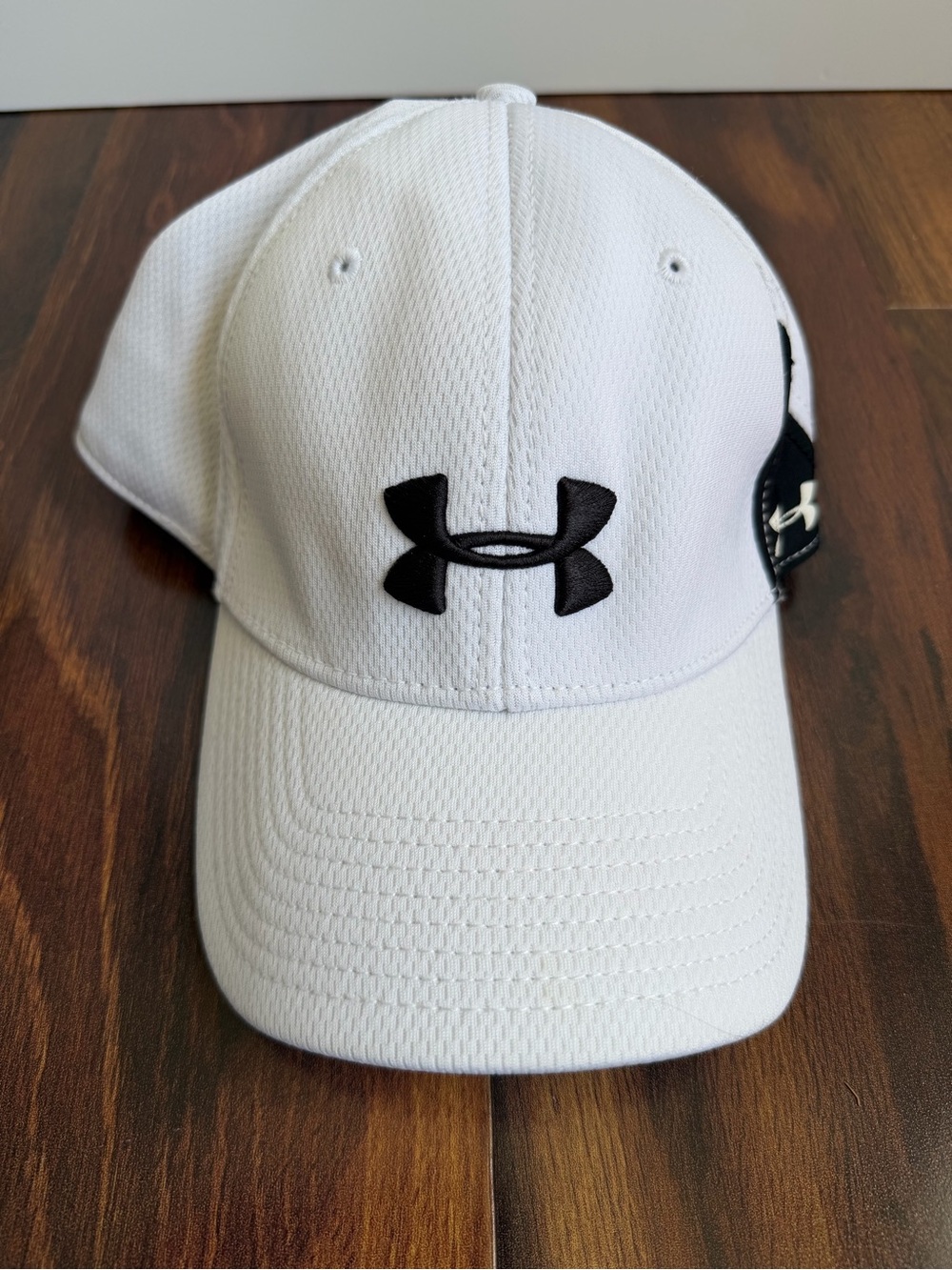 4/$20 Under Armour Fitted Hat White and Black Mens Large